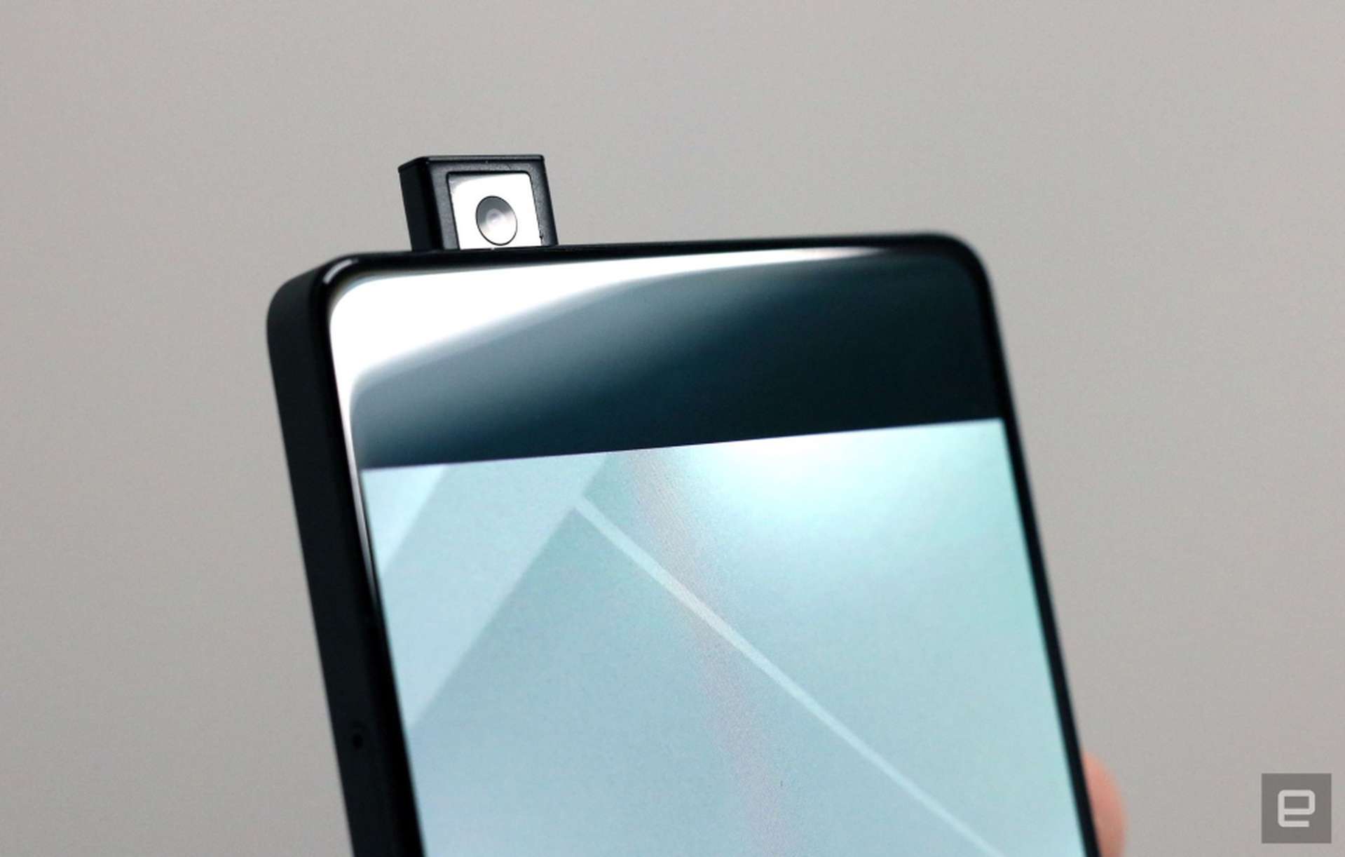 Pop up smartphone camera